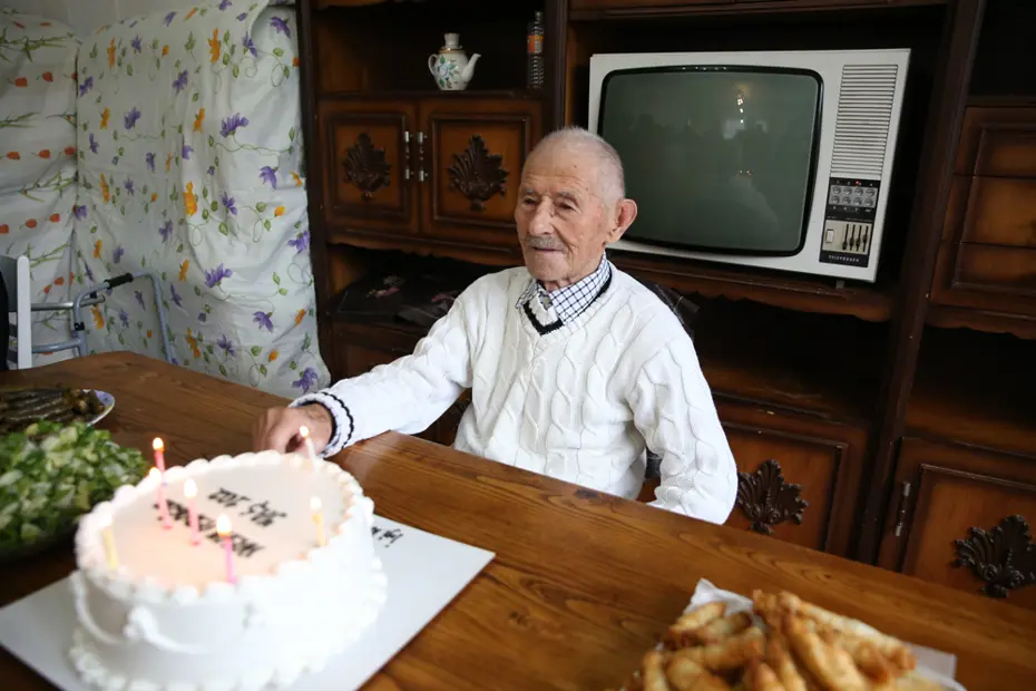 102 Yaşındaki Hüseyin Aydoğan'dan Uzun Yaşamın Sırrı: İşte Sağlıklı Ömrün Anahtarı