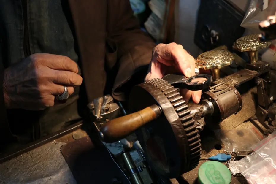 84 Yaşındaki Celal Usta Meslek Aşkıyla Anahtar Üretmeye Devam Ediyor