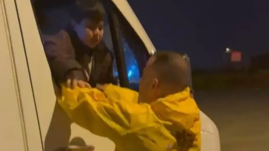 Adana'da Şiddetli Sağanak: Mahsur Kalan Çocuklar İtfaiye Tarafından Kurtarıldı