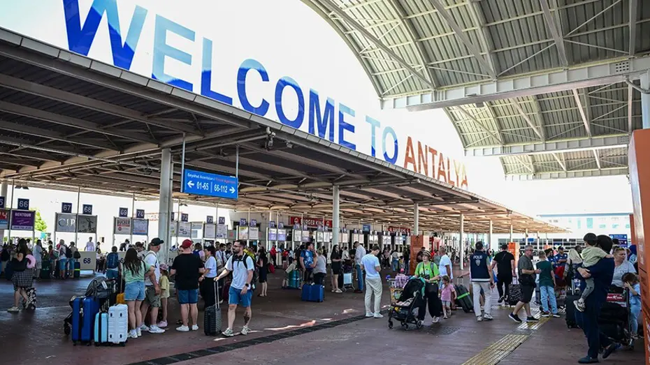 Antalya Havalimanı'nda Rekor Artış: Yolcu Sayısı 3,1 Milyonu Aştı