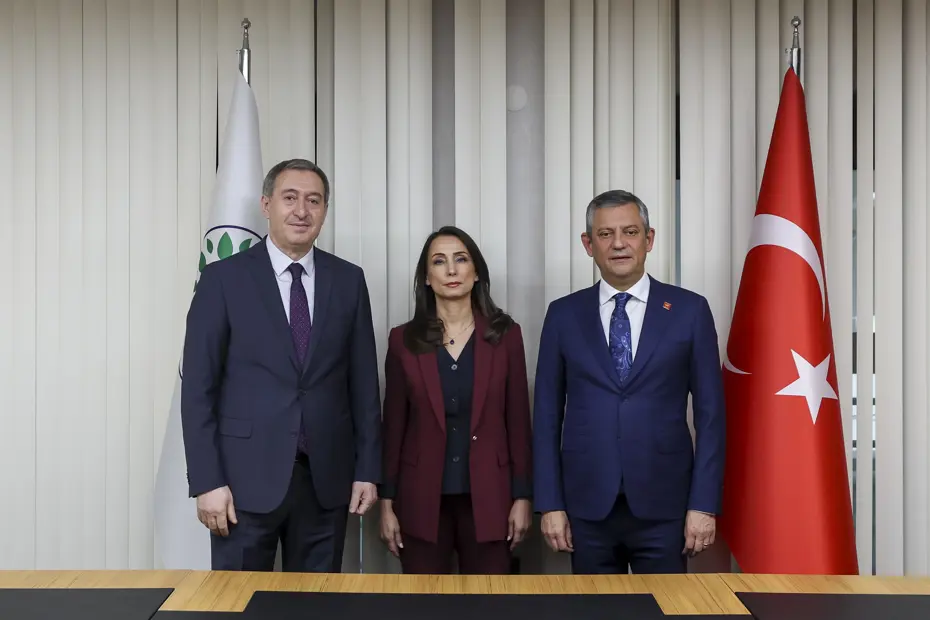 CHP'den Kritik Ara Seçim Diplomasisi: Özgür Özel'den Destek Arayışı