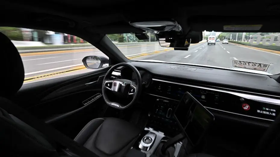 Çin'de Teknoloji Krizi: Sürücüsüz Taksiler Yolda Kaldı