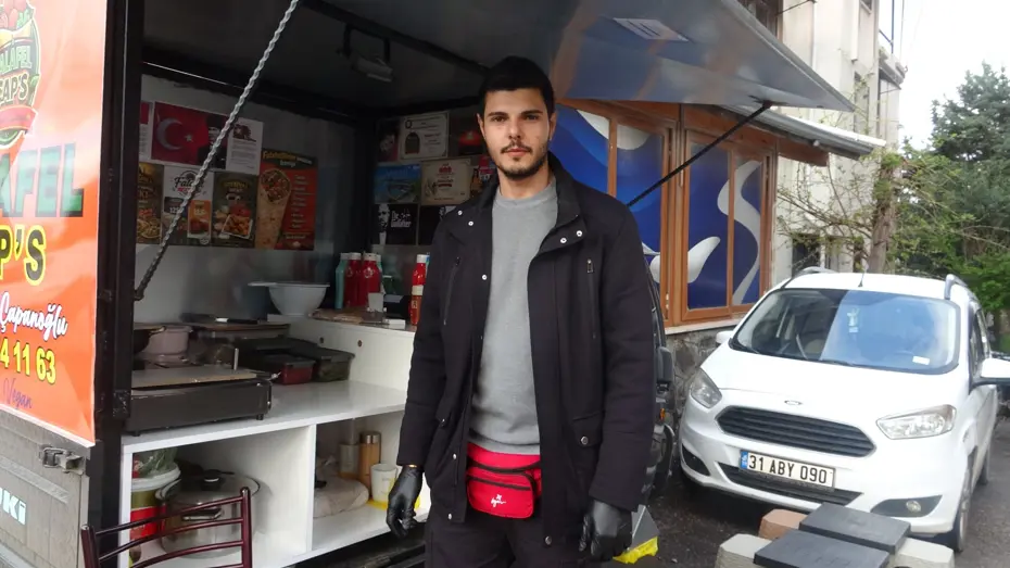 Depremin İzlerini Silen Girişim: Seyyar Tezgahında Hayallerini Gerçekleştiriyor