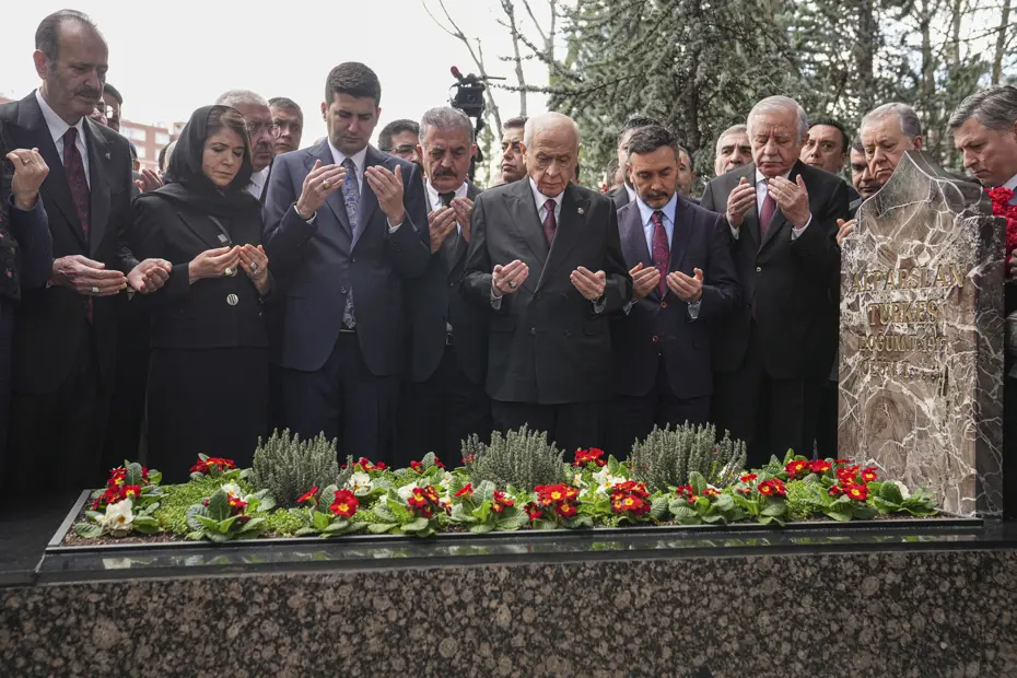 Devlet Bahçeli, Alparslan Türkeş'i Vefatının 29. Yılında Andı
