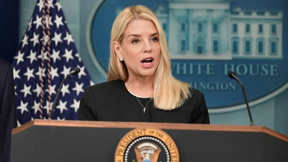 Donald Trump Adalet Bakanı Pam Bondi'yi Görevden Aldı