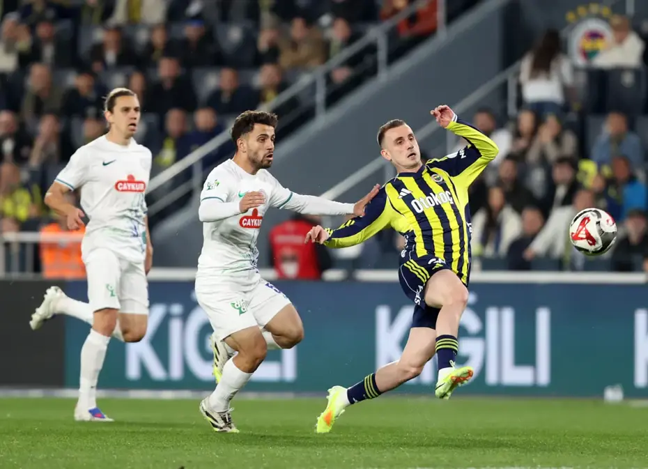 Fenerbahçe Kadıköy'de Hata Yaptı: Çaykur Rizespor ile 2-2 Berabere