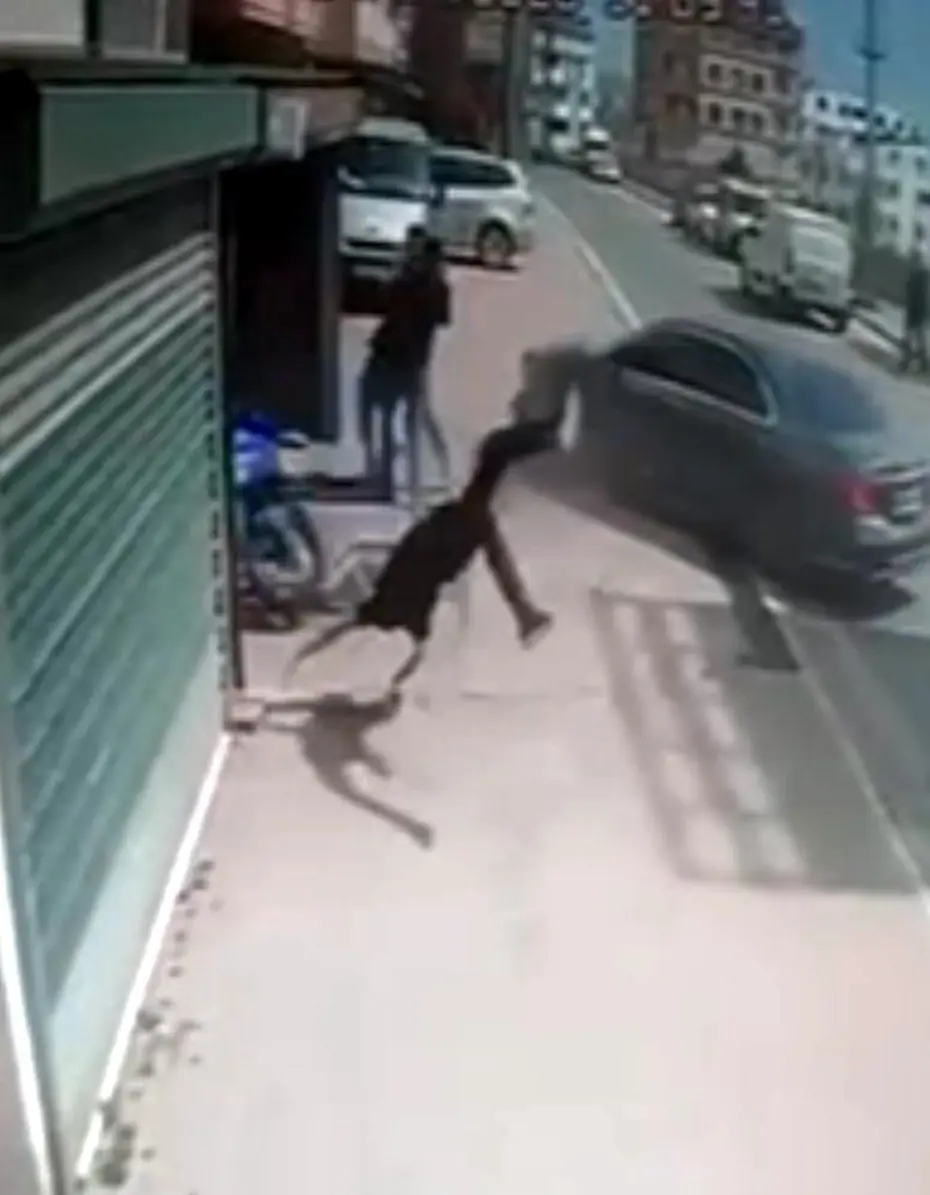 Gebze'de Trafikte Kan Donduran Olay: Otomobille Motosikletliye Çarptı