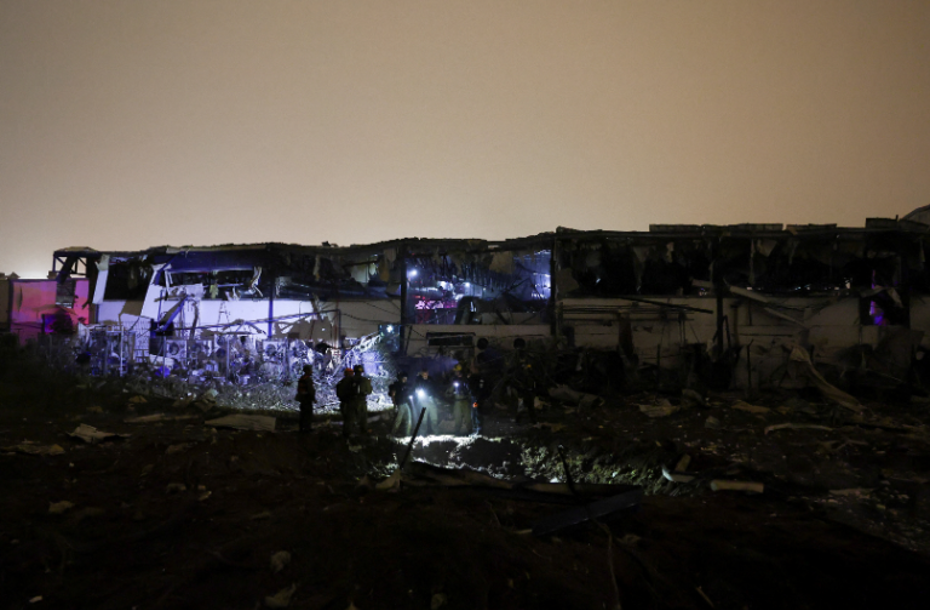 İran Füzeleri Demir Kubbe'yi Aştı: Petah Tikva'da Büyük Yıkım