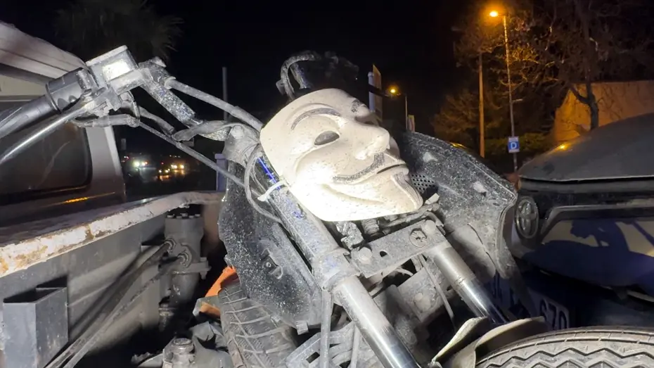 İstanbul'da İlginç Denetim: V for Vendetta Maskeli Motosiklete Ceza