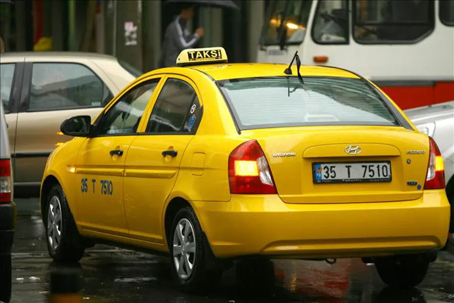 İzmir'de Ulaşım Zammı: Taksi, Tren ve Servis Ücretleri Yenilendi