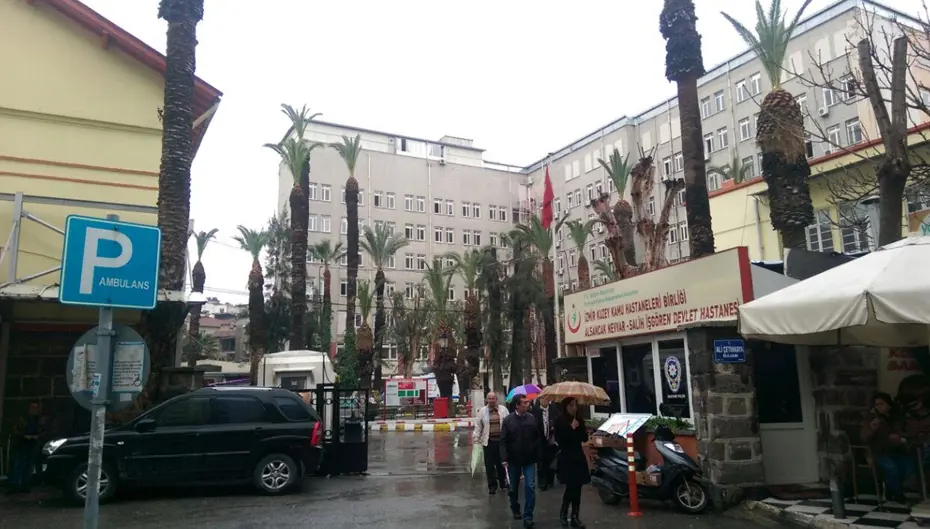 İzmir'de Yürek Yakan Kayıp: Anne ve Oğlu Bir Gün Arayla Vefat Etti