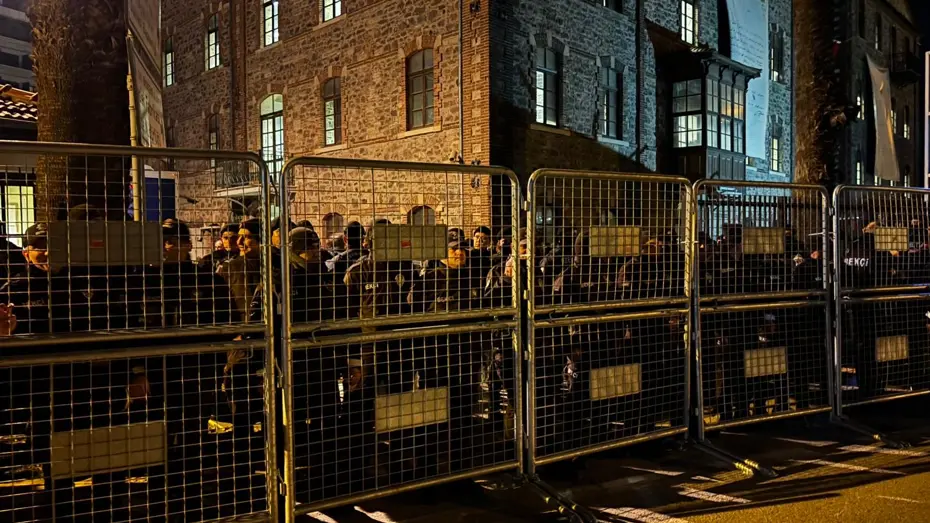 İzmir Meslek Fabrikası'nda Tahliye Operasyonu: Belediye ve Vakıflar Arasında Gerilim