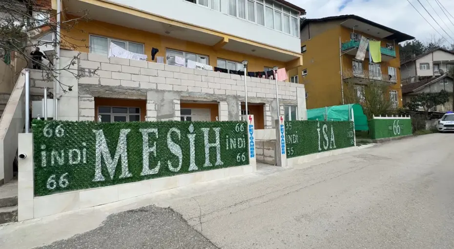 Karabük'te Mesih İddiası: Evine Yazdığı Yazılar Mahalleliyi Ayağa Kaldırdı