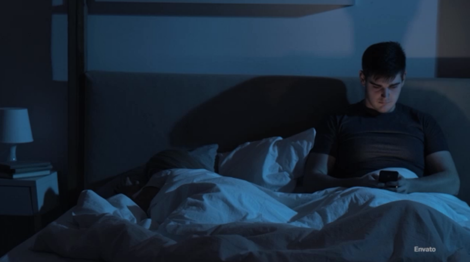 Karanlıkta Telefon Kullanımına Dikkat: 2050 Yılında Dünya Gözlükçüye Gidecek