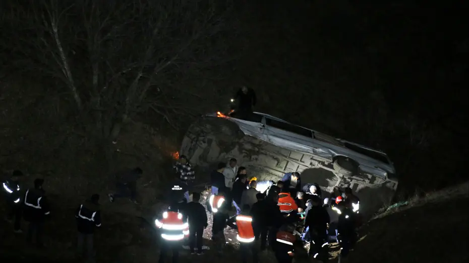 Malatya'da Feci Kaza: Maden İşçilerini Taşıyan Servis Devrildi