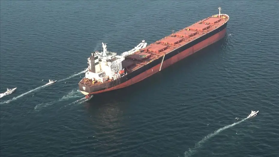 Malezyalı Enerji Devi Petronas'a Ait Petrol Tankeri Hürmüz Boğazı'nı Geçti