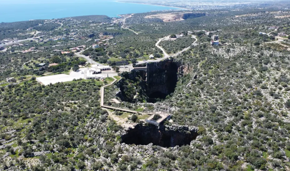 Mersin'de Doğa Mucizesi: 13 Yıl Sonra Cennet Obruğu'nda Su Yeniden Kaynadı