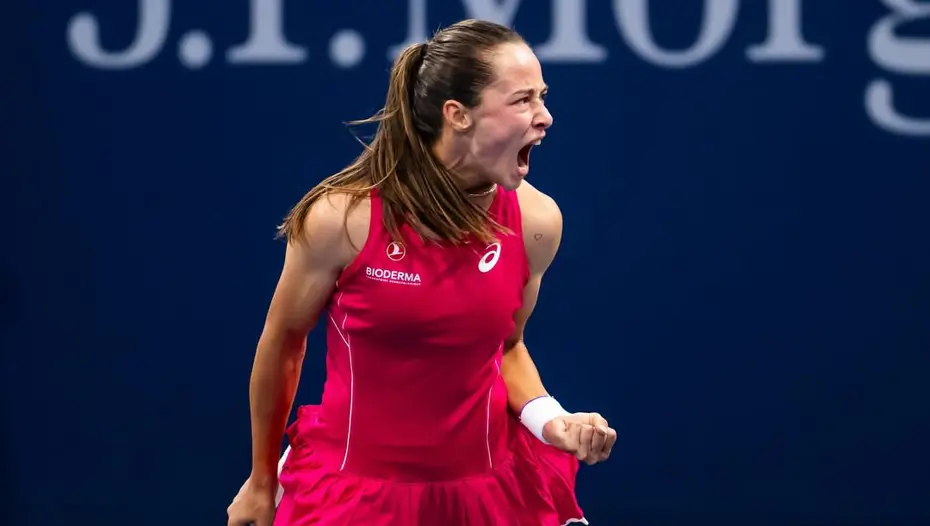 Milli Tenisçi Zeynep Sönmez'den Tarihi Galibiyet: Dünya 8 Numarasını Eledi