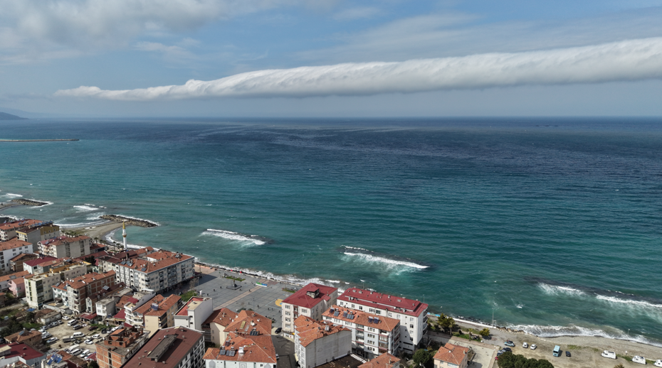 Samsun'da Görsel Şölen: Nadir Görülen Rulo Bulut Şaşkınlık Yarattı