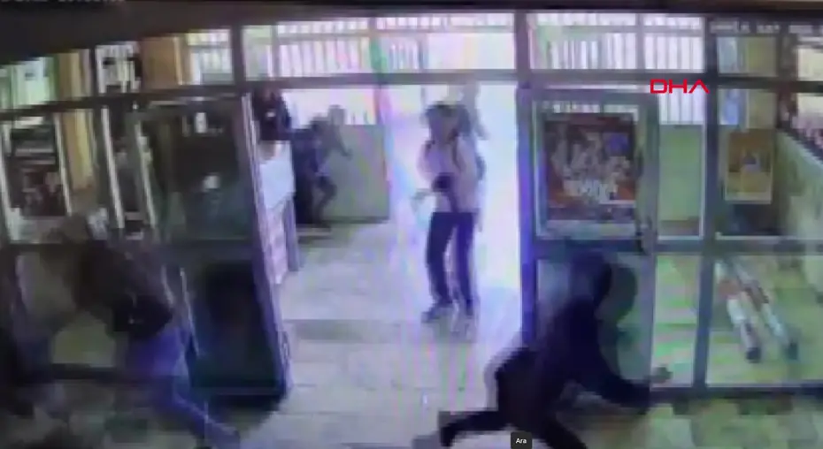 Şanlıurfa Siverek'teki Lisede Dehşet Anları: Silahlı Saldırı Kamerada