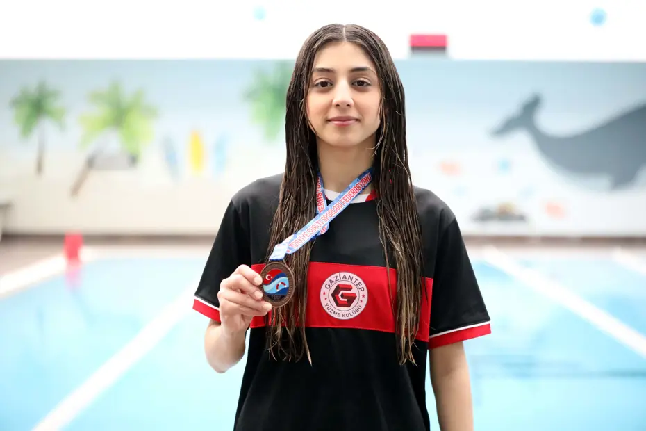 Su Korkusunu Yendi, Milli Takım Yolunda Rekorlara Koşuyor