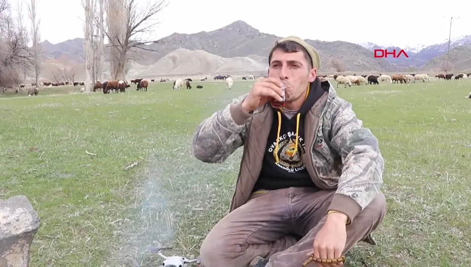 Teknoloji Yaylada: Erzurumlu Çoban Sürüyü Dron İle 30 Saniyede Topladı