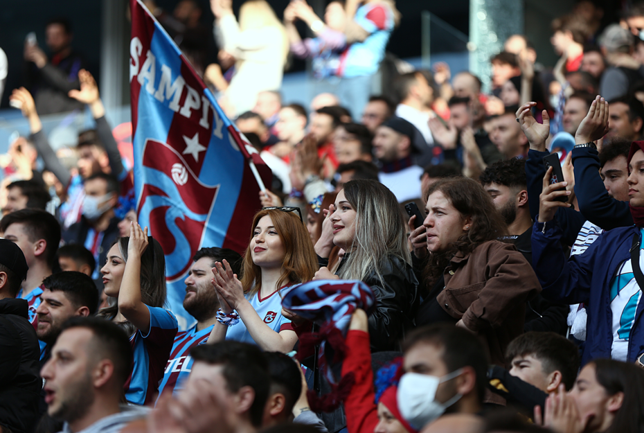 Trabzonspor Taraftarından Ceza Sonrası Büyük Kenetlenme: 5 TL'lik Biletler Kapış Kapış