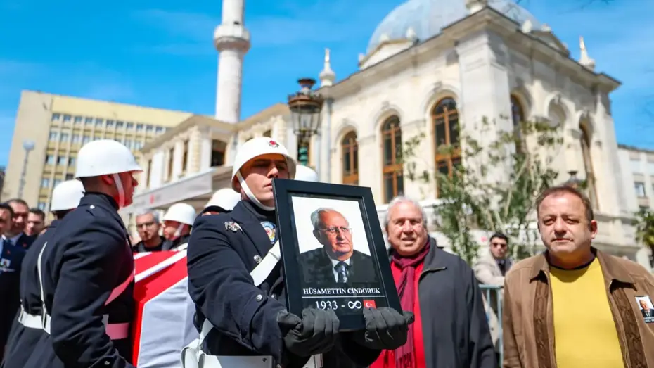 Türk Siyasetinin Duayen İsmi Hüsamettin Cindoruk Son Yolculuğuna Uğurlandı